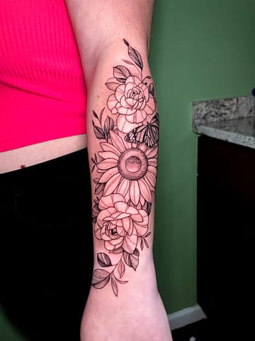 Allyssa-Bollmann- Flowers -Tattoos